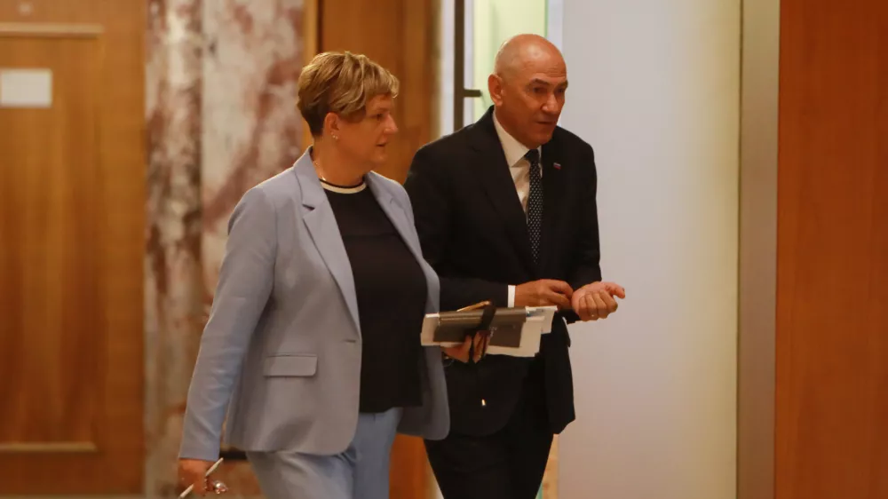 24.04.2026 - izredna seja DZJanez Jan&scaron;aJelka GodecFoto: Tomaž Skale