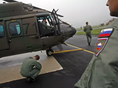 Lahko bi se končalo tragično: Z laserjem zaslepil pilota helikopterja, podobne primere pri nas že obravnavali