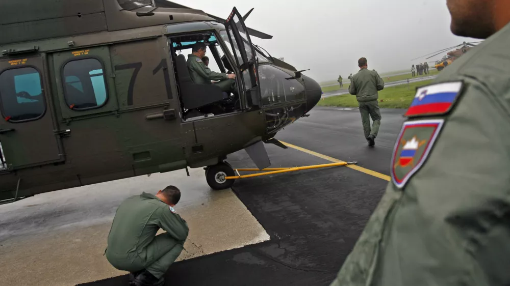 Lahko bi se končalo tragično: Z laserjem zaslepil pilota helikopterja, podobne primere pri nas že obravnavali