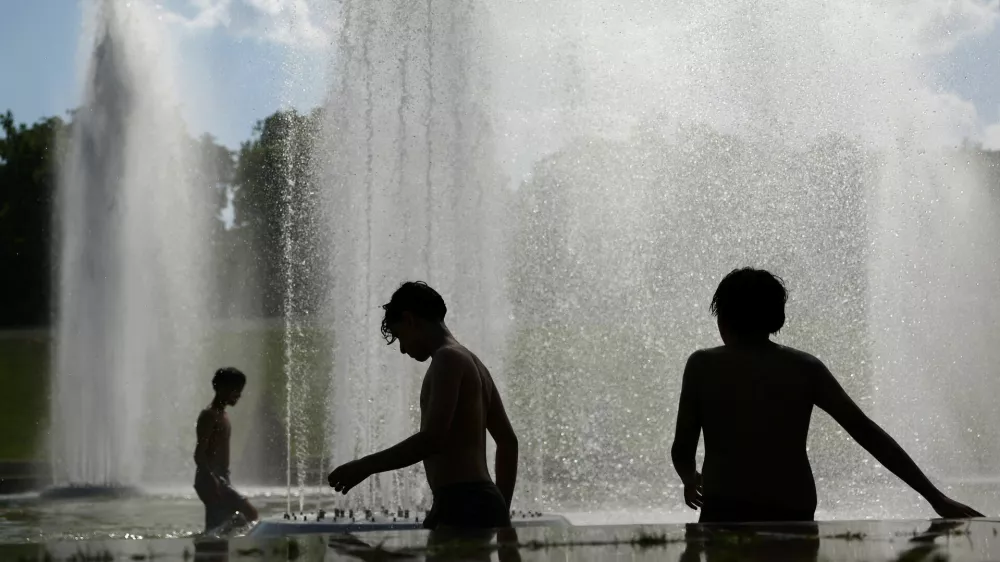 Children cool off in the Trocadero Fountain next to the Eiffel Tower in Paris as temperatures rise during a heatwave affecting a large part of France, June 22, 2026. REUTERS/Abdul Saboor
