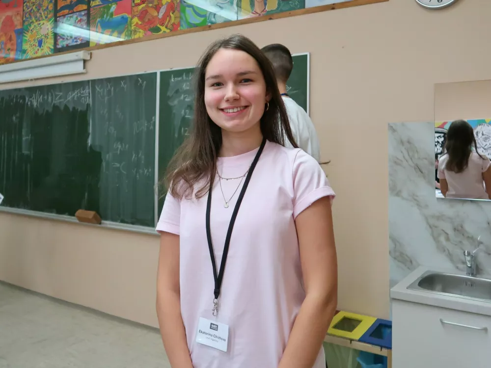 Slovenijo lahko zastopajo, Slovenci pa ne morejo postati