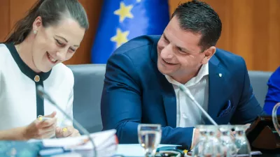 Ljubljana, DZ.Seja kolegija predsednika DZ, na kateri so se dogovorili o sklicu izredne seje DZ ter obravnavali predlog o dopolnitvah zakona o praznikih in dela prostih dnevih po skrajsanem postopku.Predsednik DZ Zoran Stevanovic in generalna sekretarka Spela Ocvirk.