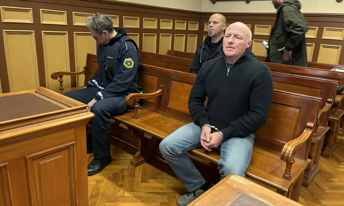 Polil “prijatelja” in ga zažgal: tožilstvo zahteva tri leta zapora