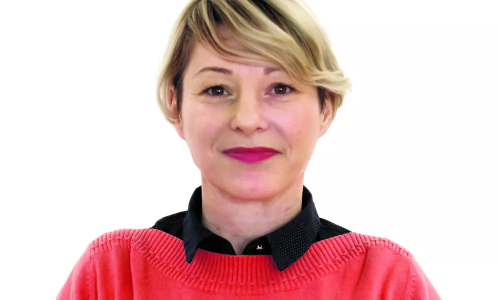 Nata&scaron;a Bucik Ozebek- Redakcija Dnevnik 2024 - portreti za komentarje in kolumne - kolumnisti - komentatorji &ndash; novinarji - portret //FOTO: Luka Cjuha