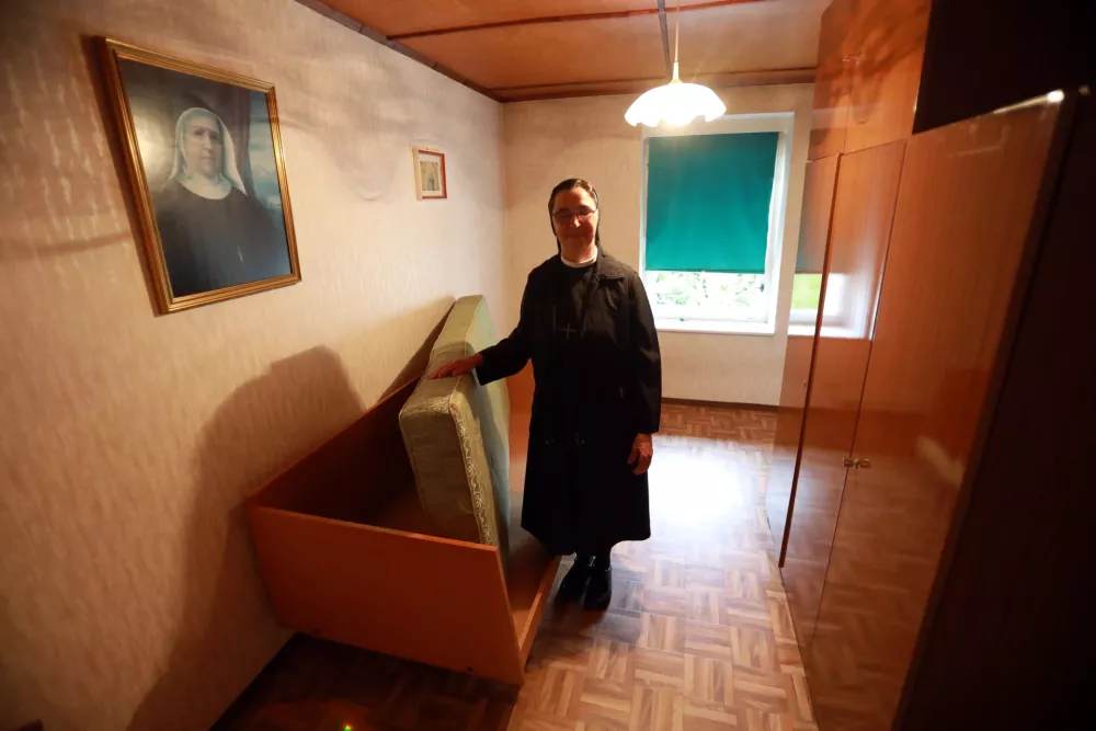 Stoletni samostan gre v roke občini, ta pa tam načrtuje dom za starej&scaron;e