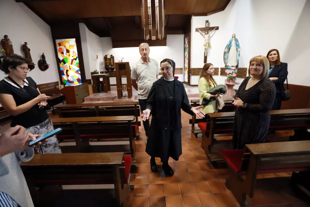Stoletni samostan gre v roke občini, ta pa tam načrtuje dom za starej&scaron;e