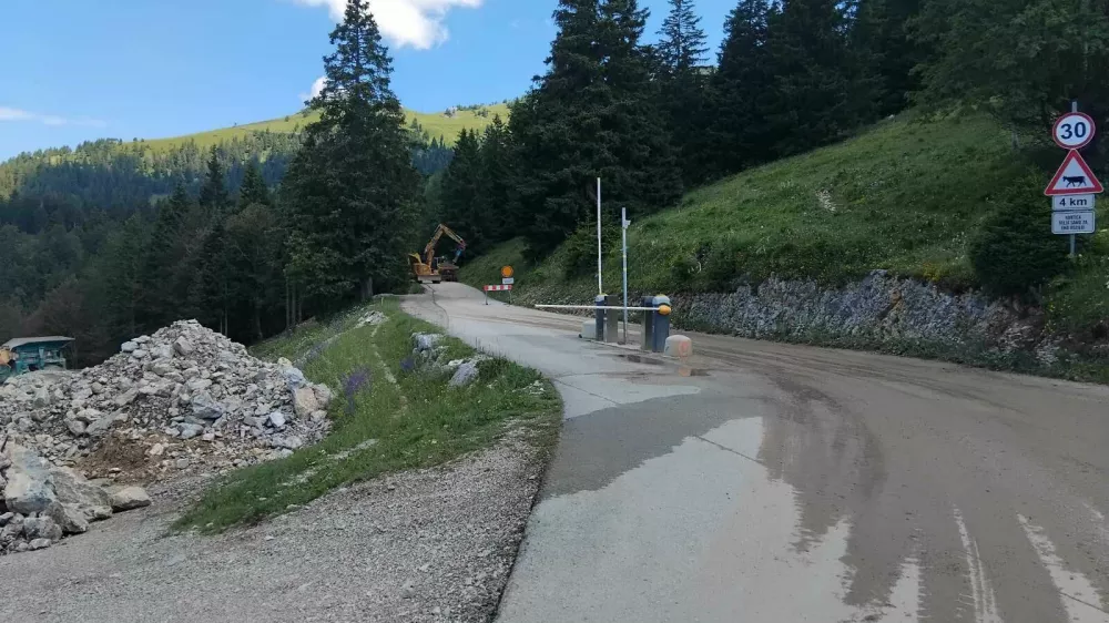Garažna hi&scaron;a Krvavec: Edina re&scaron;itev za nered?