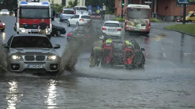 27.6.2015 neurje v Ljubljani, poplavljen podvoz Celovška cesta  ///FOTO: Luka Cjuha...