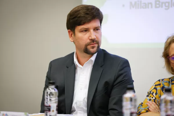 Pokojninski salto: Lotrič bi pravice enim rezal, drugim &scaron;iril