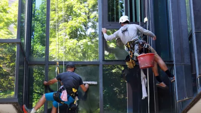 Pokojninski salto: Lotrič bi pravice enim rezal, drugim &scaron;iril