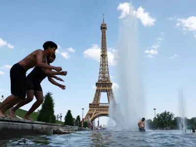 People cool off in the Trocadero Fountain next to the Eiffel Tower in Paris as temperatures rise during a heatwave affecting a large part of France, June 22, 2026. REUTERS/Abdul Saboor