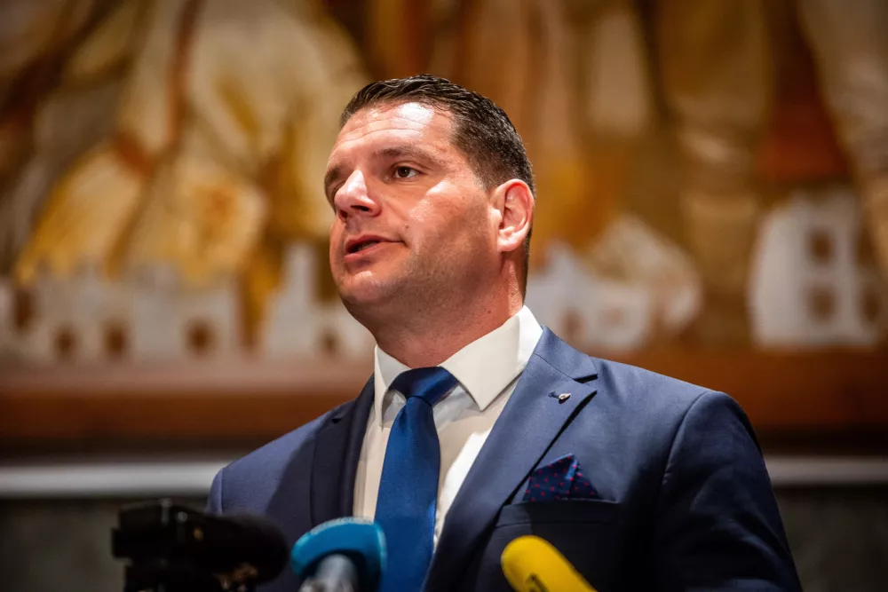 Ljubljana, DZ.Izjava za medije predsednika DZ Zorana Stevanovica.