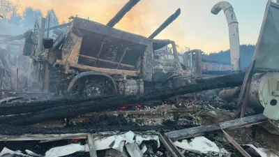 Solcavsko, kmetija Bukovnik.Pozar je ponoci zajel gospodarska in stanovanjsko poslopje najvisje lezece kmetije v Slovenije, kmetije Bukovnik pod Raduho.Gasilci ob gasenju pozara.Foto: PGD Crna na Koroskem