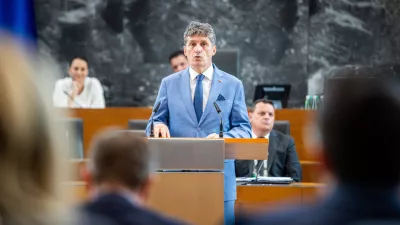 Ljubljana, DZ.Izredna seja DZ, na kateri so obravnavali predlog zakona o izvajanju uredbe o vzpostavitvi sistema Eurodac za primerjavo biometricnih podatkov, odlocitev glede obravnave novele zakona o veterinarstvu po skrajsanem postopku ter mandatno-volilne zadeve.Vodja poslanske skupine Svoboda Borut Sajovic.
