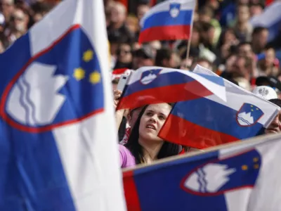 navijači - slovenska zastava - - 21. svetovno prvenstvo vsmučarskih poletih, Planica 18.3 - 21.3.2010FOTO: JAKA GASAR / NEDELJSKI