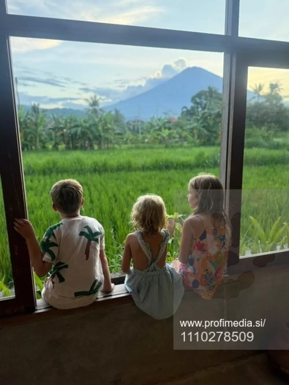 Story from Jam Press (No Doors Villa)Pictured: Lucy's children.VIDEO: 'We had a cushty life in the UK but left FOREVER to raise our kids in Bali &ndash; our house has no windows or doors but it's paradise'A family has left the UK for good to raise their children in Bali &ndash; where they live in a home with no windows or doors.Lucy Argent had a "nice life" in the UK, with a "beautiful" home, good careers and no financial woes.But the 41-year-old and husband Paul, 36, felt stuck in the same routine, and wanted more for their three children &ndash; seven-year-old Amaya, six-year-old Roo and four-year-old Lela.They decided to convert their Cambridgeshire home into an Airbnb to rent out, generating income for them, while they fled to the Indonesian island for a complete lifestyle overhaul.Now, they say life is so sweet that they can't seem themselves ever returning to their home country &ndash; even if it means sacrificing&hellip;walls."We won't ever live in the UK again," Lucy, who owned beauty salons prior to the move, while Paul worked as a builder, told creatorzine.com."We had a nice life in the UK &ndash; a beautiful house, great careers, we made good money and had achieved everything."But we felt like we weren't living."I had my third baby and thought 'How can this be my life for the next 30 years?'"There had to be more to life than just surviving."Now, we are outside all the time, the TV is barely on and we're a lot more active because of the weather."It's a fraction of the cost to live here, and we don't have to work a 9-5."The children are thriving in this environment."Lucy, who moved to Bali two years ago, has been documenting their new lives on TikTok, where she has amassed over 100,000 followers.A recent post went viral with over half a million views, where she gave an insight into their unusual home, which is largely open to the outdoors.She said: "The villa that we live in has no windows or doors."They're kind of overrated here, really."We have these little roller blinds that come down, so when it rains heavily the inside is protected from the elements."But we've gotten used to having no windows or doors."Outside, they have a swimming pool and garden, with the villa wrapping around the space.Much of it has no windows or doors &ndash; with their living room almost totally outside, overlooking the pool.Lucy added: "It's very nice &ndash; it's a social villa and we love that it's all open plan."Despite being largely open, the home has air conditioning and fans to keep things cool, and they use incense to keep the mosquitos at bay.Meanwhile their bedroom has a tall, traditional ceiling with Lucy jokes is likely home to "a few animals", and their bathroom is outdoors, too &ndash; though still private.Lucy said: "It was very, very strange for us when we first arrived in Bali."But we've lived here for over a year now, and this is pretty normal."And when we move on &ndash; if we are ever lucky enough to build our own villa &ndash; we would design it like this, with the outdoor space and open-plan, open living, no windows and doors situation."We thought we would want something modern and aesthetic, but since living here we would absolutely more go down the traditional route &ndash; it's so perfect for families."ENDSEDITOR'S NOTE: Non-Exclusive Licence: A non-exclusive licence has been obtained directly from the verified copyright holder. The copyright holder retains the ability to license the content elsewhere.,Fotografija: 1110278509, Licenca: Rights-managed, Omejitve: EDITOR'S NOTE: Non-Exclusive Licence: A non-exclusive licence has been obtained directly from the verified copyright holder. The copyright holder retains the ability to license the content elsewhere., Izdaja modela: no 