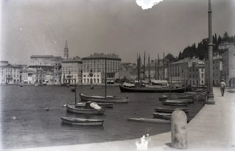 Razstava Gremo na morje / Foto: Zbirka Mestnega Muzeja Ljubljana