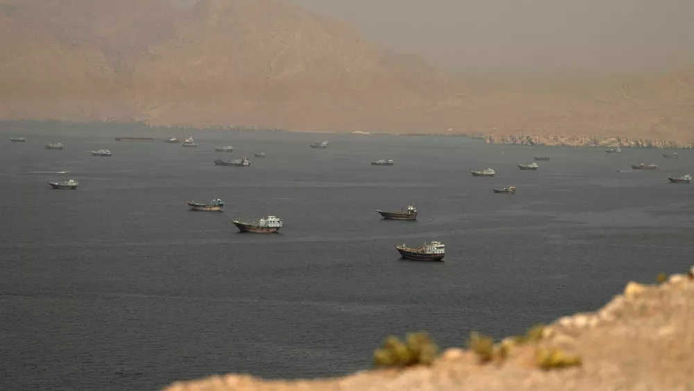 FILE PHOTO: Vessels at the Strait of Hormuz, as seen from Musandam, Oman, June 18, 2026. REUTERS/Stringer/File Photo / Foto: Stringer