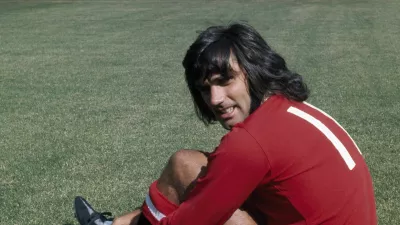 George Best of Manchester United at Old Trafford, Manchester in August 1970. (Popperfoto via Getty Images/Getty Images) / Foto: Getty Images