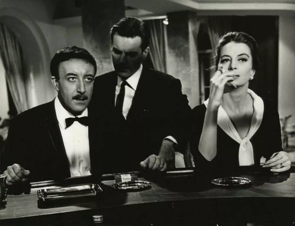 Rožnati panterThe PINK PANTHER, ameri&scaron;ki film, 1963Režija Blake Edwards, igrajo David Niven, Peter Sellers, Robert Wagner, Capucine, Claudia Cardinale