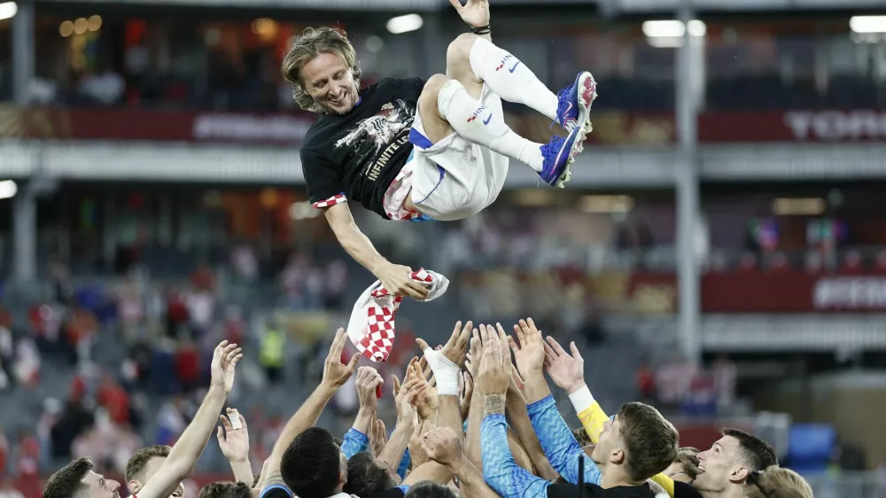 Soccer Football - FIFA World Cup 2026 - Group L - Panama v Croatia - Toronto Stadium, Toronto, Canada - June 23, 2026 Croatia's Luka Modric is thrown into the air by teammates as they celebrate his 200th appearance for Croatia after the match REUTERS/Benoit Tessier