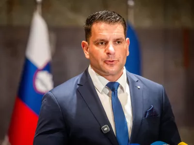 Ljubljana, DZ.Izjava za medije predsednika DZ Zorana Stevanovica.