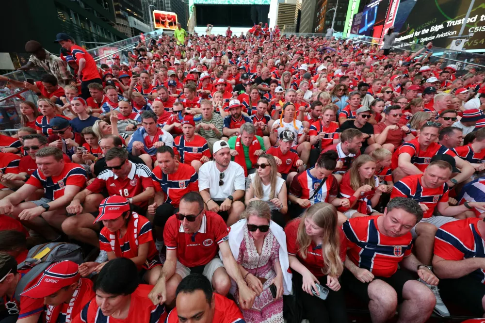Soccer Football - FIFA World Cup 2026 - Group I - Norway v Senegal - Previews - New York, U.S. - June 21, 2026 Norway fans perform the Viking row in Times Square REUTERS/John Sibley / Foto: John Sibley