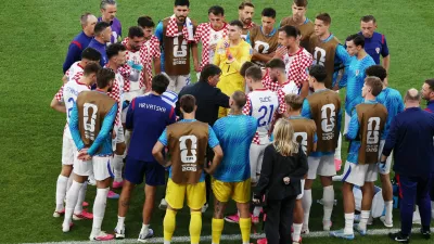 Soccer Football - FIFA World Cup 2026 - Group L - Panama v Croatia - Toronto Stadium, Toronto, Canada - June 23, 2026 Croatia coach Zlatko Dalic gives instructions to his players during a hydration break REUTERS/Thomas Mukoya