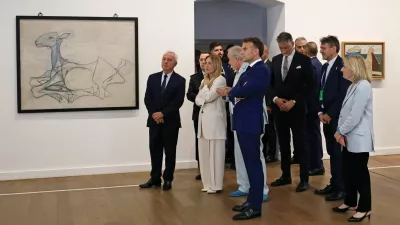 French President Emmanuel Macron, Italian Prime Minister Giorgia Meloni and members of their government listen to explanation visit the Picasso Museum as part of a Franco-Italian summit in Antibes, south of France, June 25, 2026. REUTERS/Manon Cruz/Pool