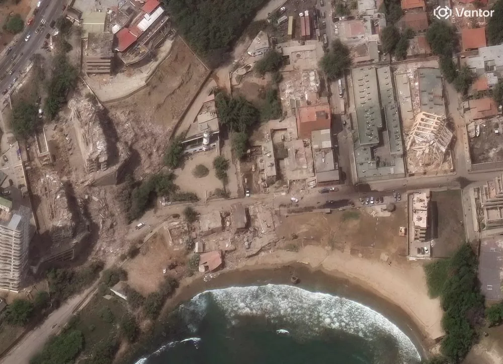 A satellite view shows collapsed buildings at Playa Puerto Viejo, in La Guaira, Venezuela, June 25, 2026, after two powerful earthquakes.   Vantor/Handout via REUTERS. THIS IMAGE HAS BEEN SUPPLIED BY A THIRD PARTY. NO RESALES. NO ARCHIVES. MANDATORY CREDIT. DO NOT OBSCURE LOGO.