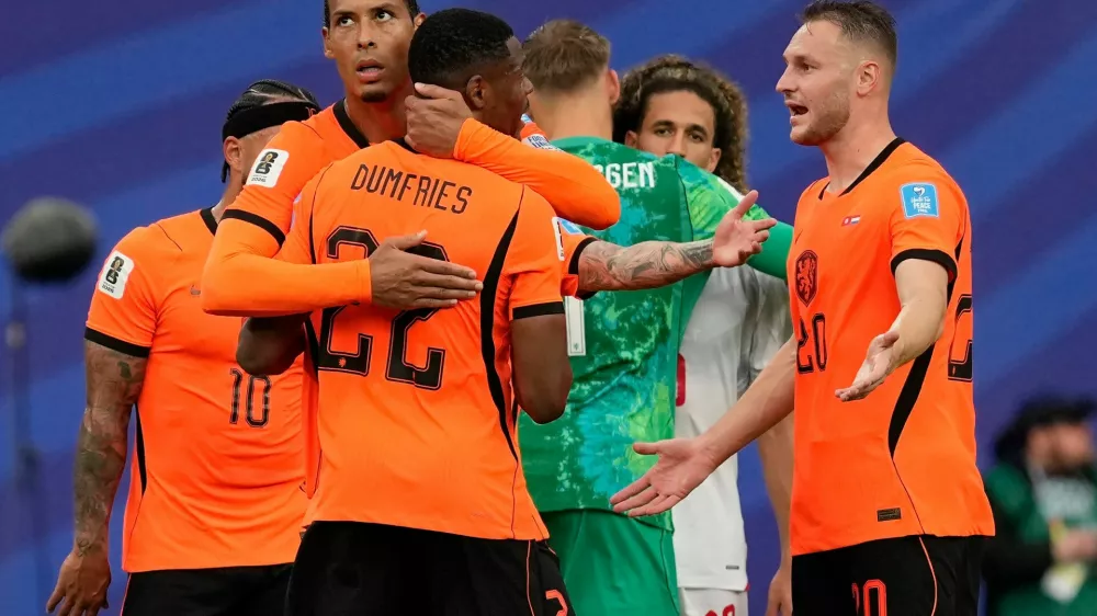 Netherlands' Virgil van Dijk (4) and Denzel Dumfries (22) celebrate a win during the World Cup Group F soccer match between Tunisia and the Netherlands in Kansas City, Mo., Thursday, June 25, 2026. (AP Photo/Charlie Riedel)