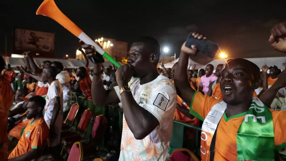Soccer Football - FIFA World Cup 2026 - Group E - Curacao v Ivory Coast - Fans gather in Abidjan - Abidjan, Ivory Coast - June 25, 2026 Ivory Coast fans celebrate after the match as Ivory Coast qualify for the knockout stages of the World Cup REUTERS/Luc Gnago