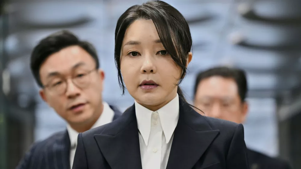 FILE - South Korea's former first lady Kim Keon Hee, wife of impeached former president Yoon Suk Yeol, arrives at a court to attend a hearing to review her arrest warrant requested by special prosecutors, in Seoul, South Korea, on Aug. 12, 2025. (Jung Yeon-je/Pool Photo via AP, File)