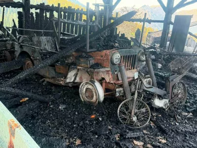 Solcavsko, kmetija Bukovnik.Pozar je ponoci zajel gospodarska in stanovanjsko poslopje najvisje lezece kmetije v Slovenije, kmetije Bukovnik pod Raduho.Gasilci ob gasenju pozara.Foto: PGD Crna na Koroskem