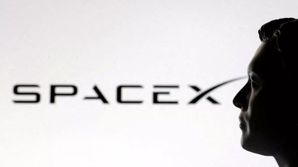 FILE PHOTO: A 3D-printed miniature model of Elon Musk and a SpaceX logo are seen in this illustration created on January 23, 2025. REUTERS/Dado Ruvic/Illustration//File Photo / Foto: Dado Ruvic