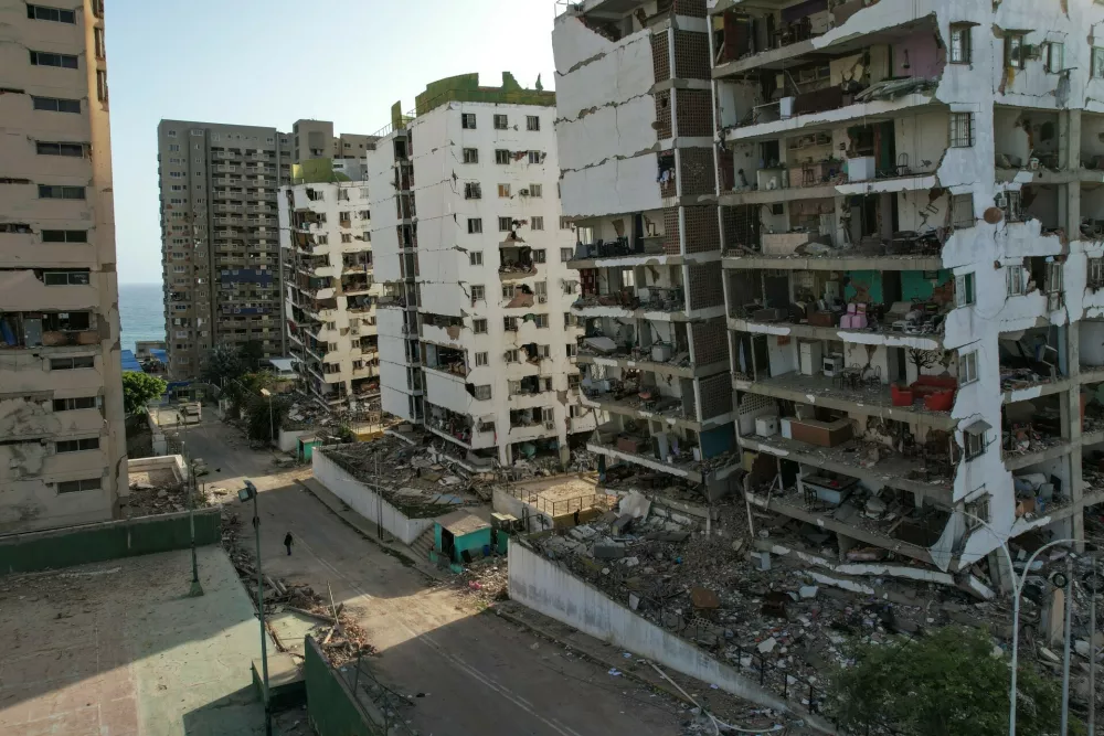 Buildings damaged by the earthquakes stand three days after earthquakes struck Catia La Mar, Venezuela, Saturday, June 27, 2026. (AP Photo/Matias Delacroix)
