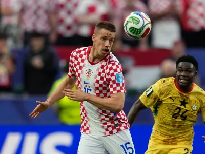Croatia's Mario Pasalic (15) heads the ball as Ghana's Ernest Nuamah (24) looks on during the World Cup Group L soccer match between Croatia and Ghana in Philadelphia, Saturday, June 27, 2026. (AP Photo/Matt Slocum)