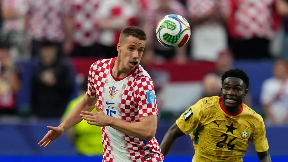 Croatia's Mario Pasalic (15) heads the ball as Ghana's Ernest Nuamah (24) looks on during the World Cup Group L soccer match between Croatia and Ghana in Philadelphia, Saturday, June 27, 2026. (AP Photo/Matt Slocum)