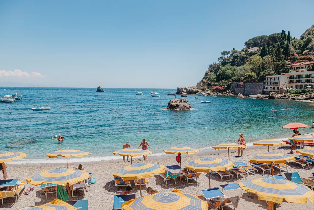 Plaže so čudovite, toda bodite zelo pozorni na to, kaj počnete na njih! Fotografije je s Sicilije. / Foto: Istock