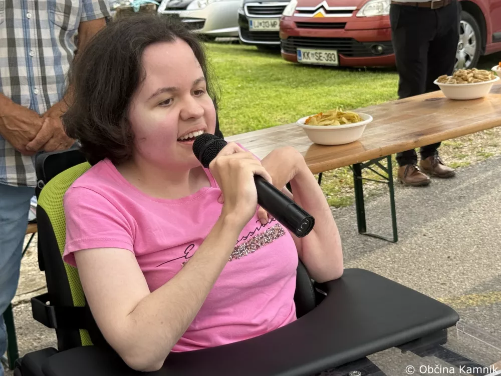Po letih prizadevanj Indira dočakala dvigalo