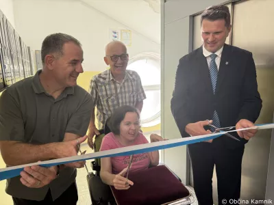 Po letih prizadevanj Indira dočakala dvigalo