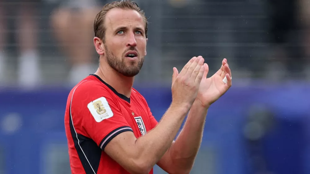 Soccer Football - FIFA World Cup 2026 - Group L - Panama v England - New York/New Jersey Stadium, East Rutherford, New Jersey, U.S. - June 27, 2026 England's Harry Kane applauds fans after the match as England qualify for the knockout stages of the World Cup REUTERS/John Sibley