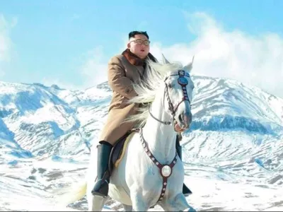 Okoli voditelja se je oblikoval mit, ki ga posku&scaron;ajo nekateri poru&scaron;iti. / Foto: Kcna