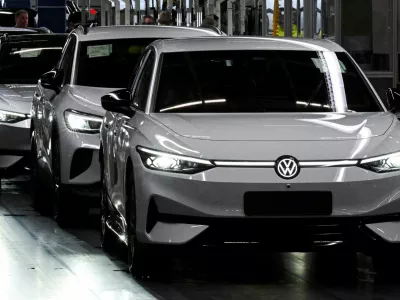 FILE PHOTO: Volkswagen ID.7 electric cars are seen at the Volkswagen (VW) electric fleet lead plant in Emden, Germany, February 18, 2025. REUTERS/Carmen Jaspersen/File Photo