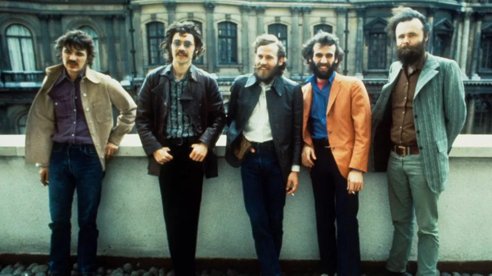 (L-R) Rick Danko, Robbie Robertson, Levon Helm, Richard Manuel and Garth Hudson of The Band pose for a group portrait in London in 1971. (Photo by Gijsbert Hanekroot/Redferns)