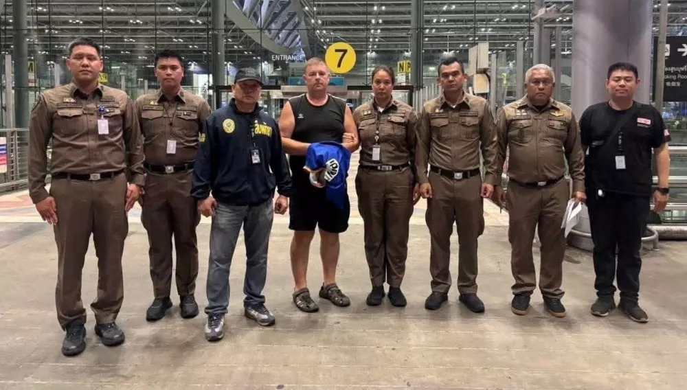 Police officers pose with Simon Peter Carman, an Australian man arrested in the suspected murder of a 17-year-old Thai girl in Pattaya, at Suvarnabhumi International Airport, in Samut Prakan, Thailand June 27, 2026.  Pattaya Provincial Police/Handout via REUTERS  THIS IMAGE HAS BEEN SUPPLIED BY A THIRD PARTY. MANDATORY CREDIT. NO RESALES. NO ARCHIVES.  REFILE - FIXING NAME ORDER IN HEADLINE AND CAPTION TO "SIMON PETER CARMAN". VERIFICATION - Floor tiles, windows and entrance sign matched archive imagery. - Coordinates: 13.693398963860751, 100.75036886625027. - Date verified by a statement from the Pattaya Police which said that they arrested the suspect at 1:15 AM on June 27. - No older versions found posted online before June 27.