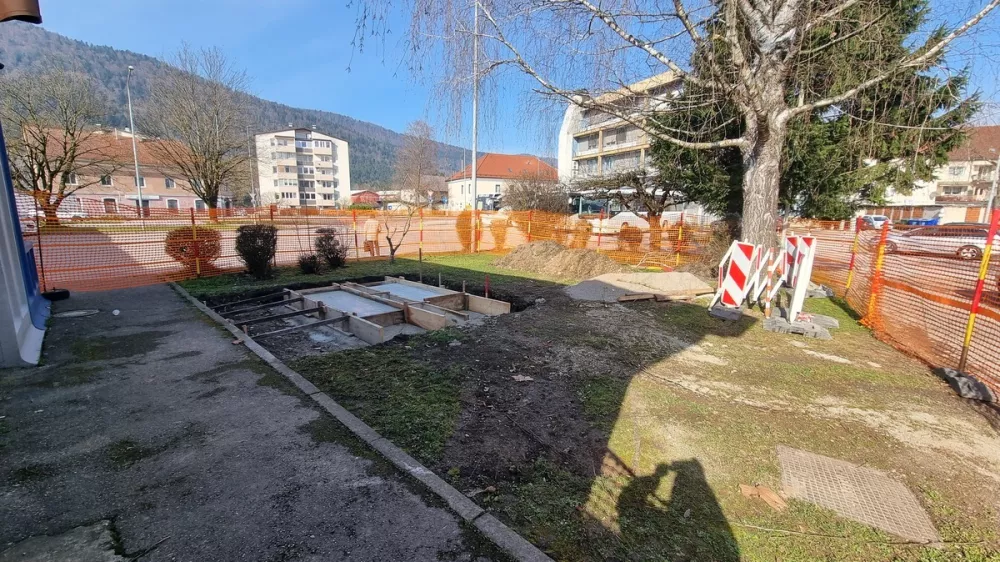 Nova strani&scaron;ča so v bližini avtobusne postaje. Foto: Občina Kočevje