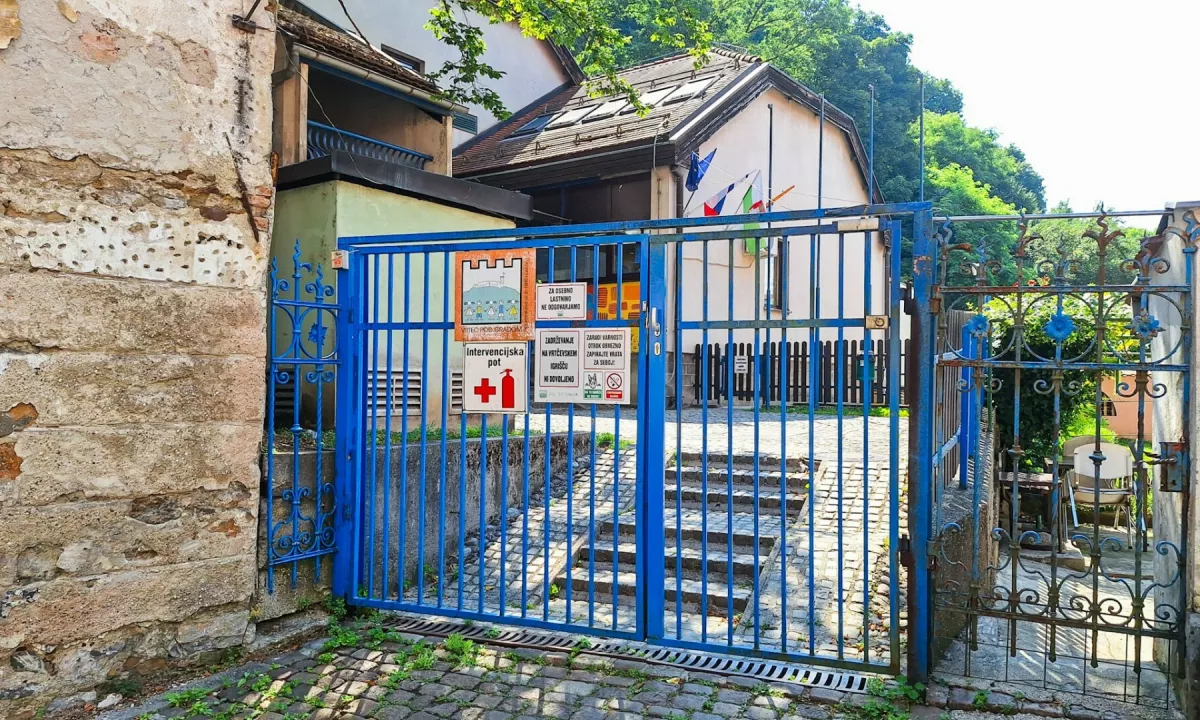 Starši ogorčeni: Po 60 letih občina zapira Vrtec Pod Gradom