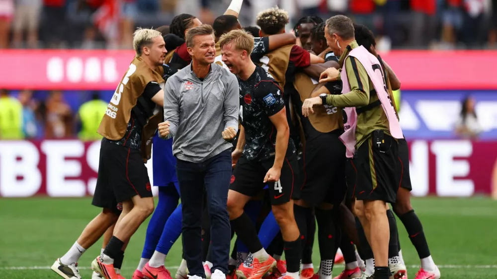 Soccer Football - FIFA World Cup 2026 - Round of 32 - South Africa v Canada - Los Angeles Stadium, Inglewood, California, U.S. - June 28, 2026 Canada's Stephen Eustaquio celebrates scoring their first goal with teammates as coach Jesse Marsch reacts REUTERS/Matthew Childs