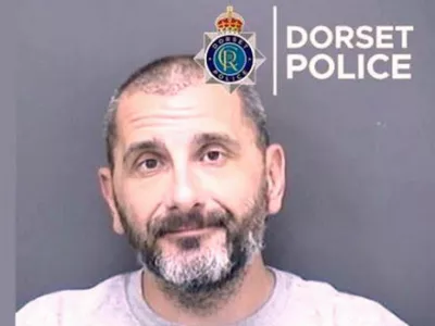 Britanski zdravnik Matthew Ashley Foster-Smith je osumljen umora kolumbijske vplivnice. On pravi, da ima alibi - v pubu naj bi spremljal tekmo med Anglijo in Hrva&scaron;ko. 